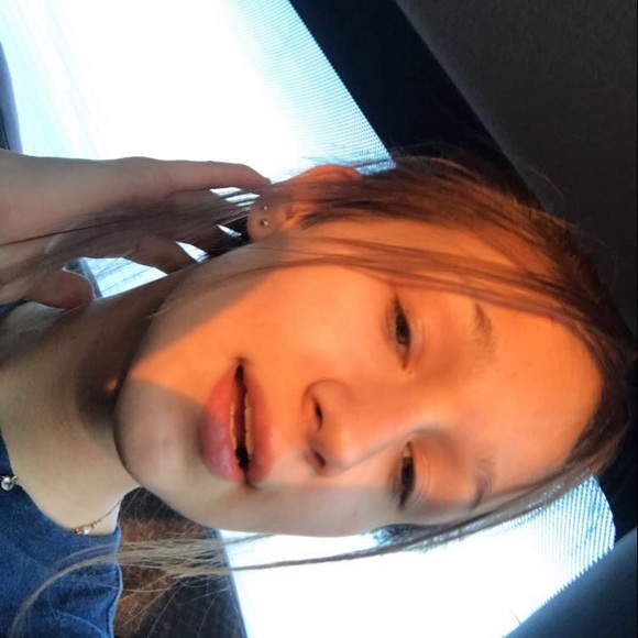 Meet your Posher, Ariel - Picture 1 of 1